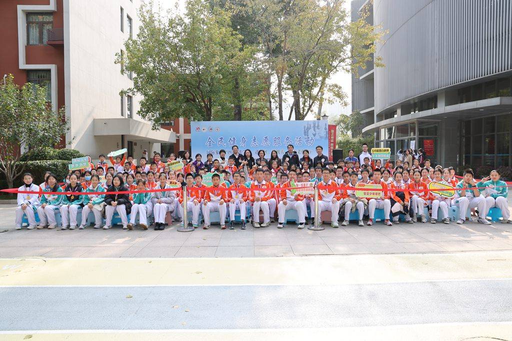 开元棋牌在线国际象棋“四进”活动走进首师大附中 感受独特运动